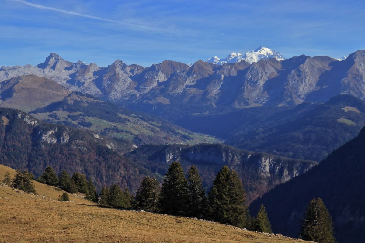 Les Aravis et le Mont Blanc