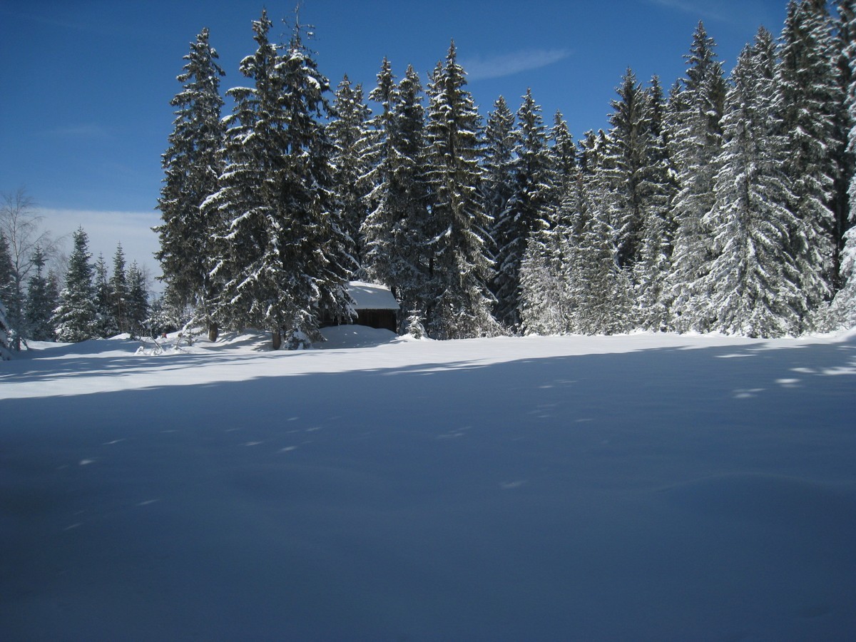Le Lac des Tavernes en habit d'hiver.