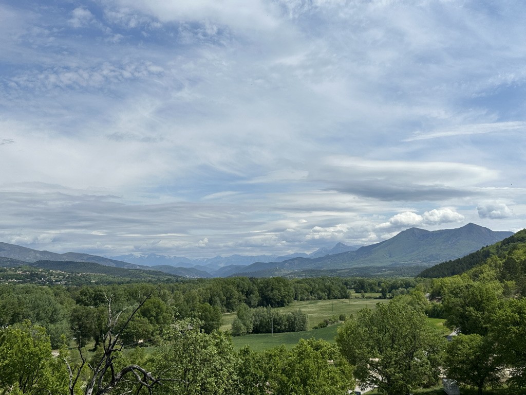 Au loin, le ciel au-dessus de la Montagne de la Blanche était encore bien chargé.