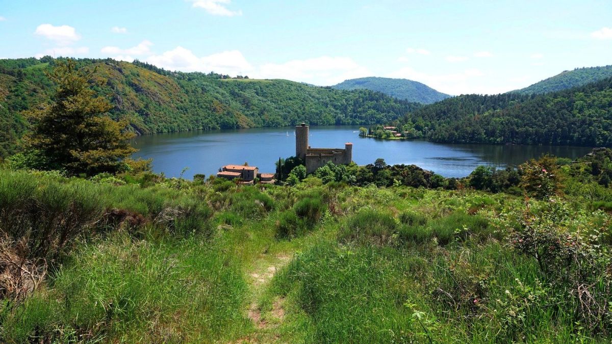 Sur une corniche des Gorges de la Loire