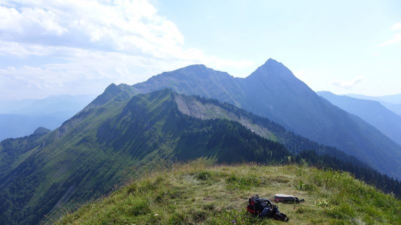 Au sommet du Grand Roc : Pointe de Chamosseran - Mont d’Armenaz - Mont Pécloz