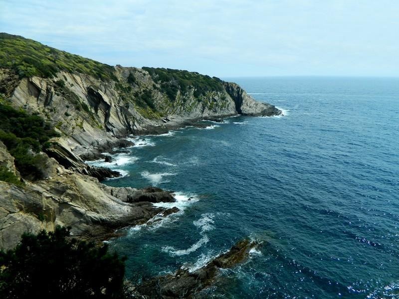 La côte sauvage au sud-est de l'île de Port-Cros.