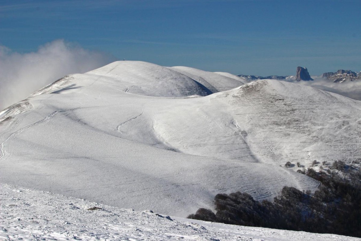 L'alpage de Conest sous une fine couche de neige