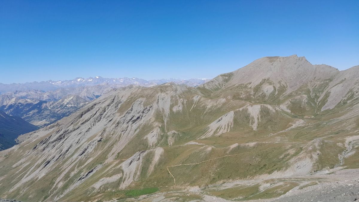 La pointe des Avers et les Écrins en fond, photo de 2023, depuis Cristillan