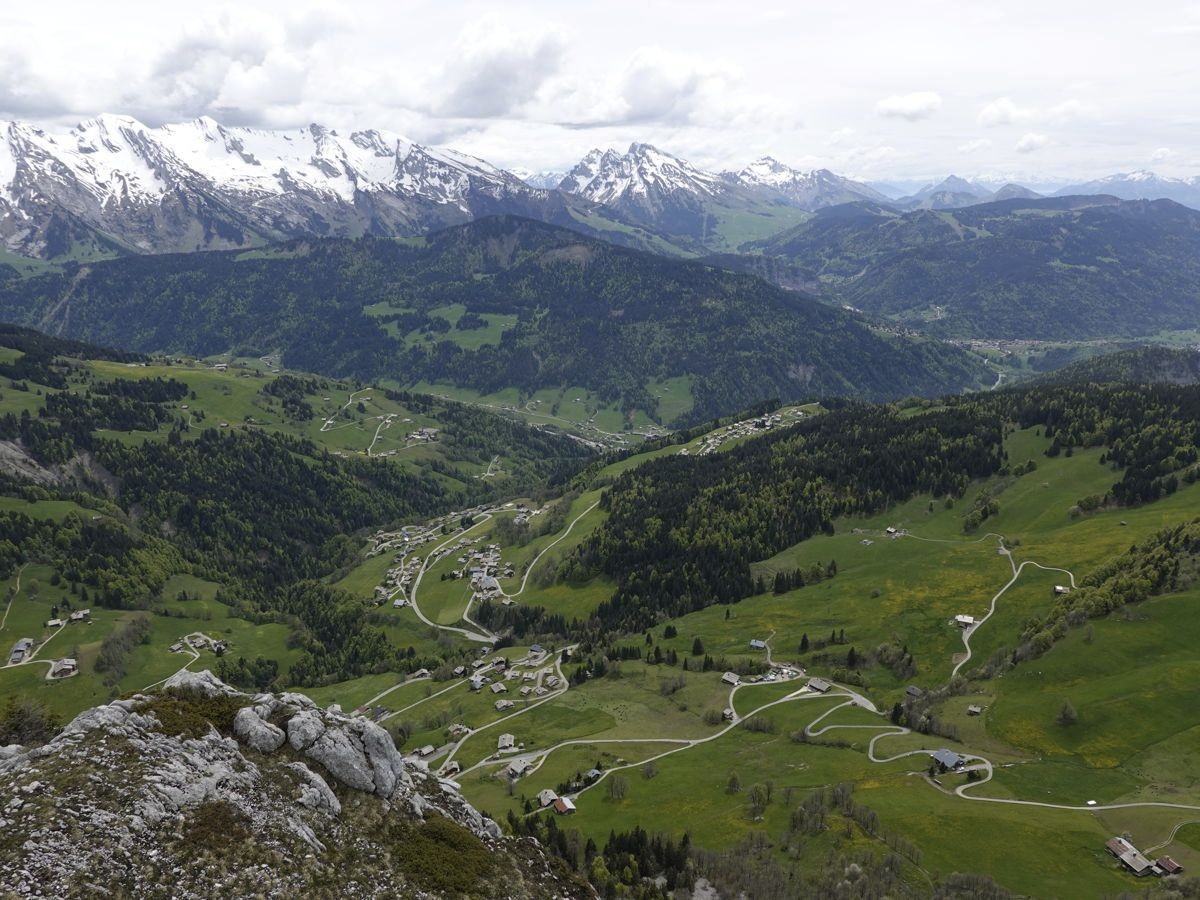 Une balade au-dessus des vallées verdoyantes...