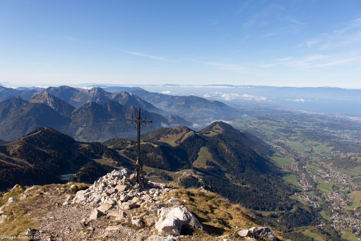 Croix sous le sommet