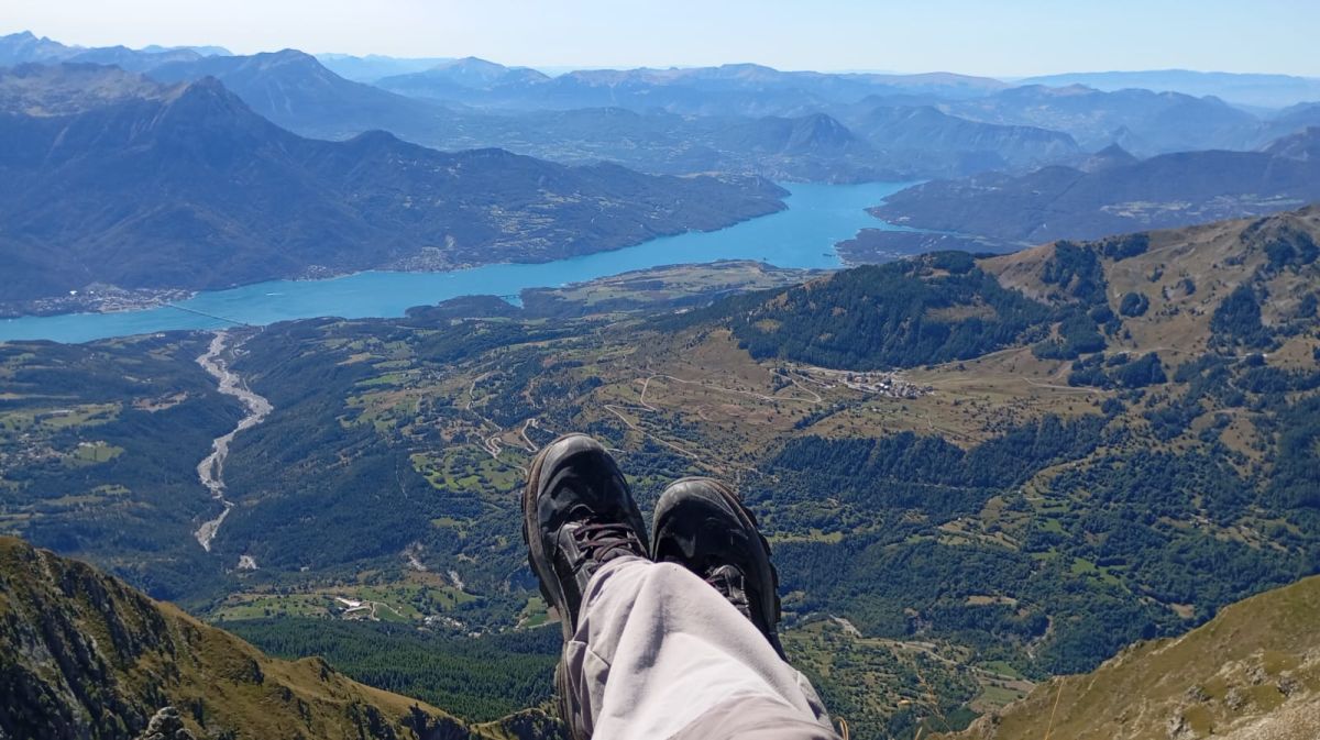 Au sommet et sous le soleil des Hautes Alpes face à Serre-Ponçon ! 