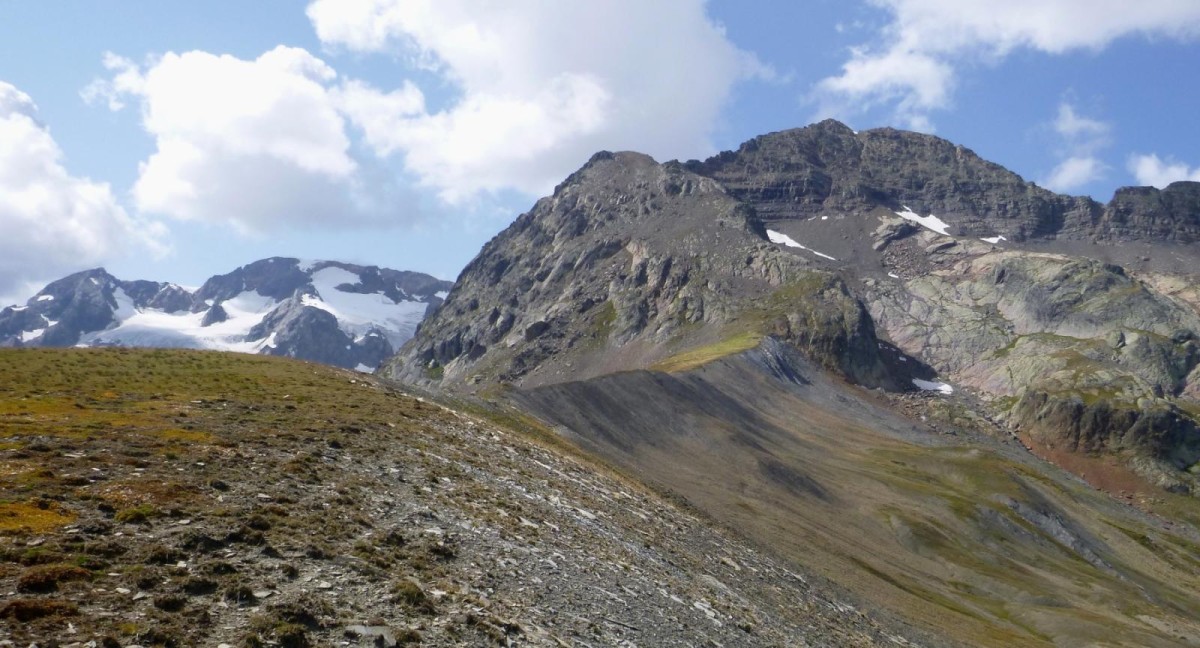 Pointe des Sauvages (3049m), située à gauche de la cime 3163 du Grand Sauvage
