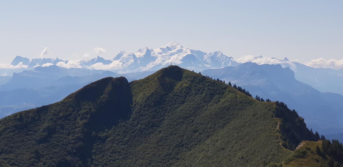 Les deux sommets l'un derrière l'autre avec le Mont Blanc