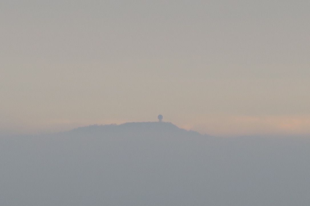 Le Mont Verdun émerge du brouillard