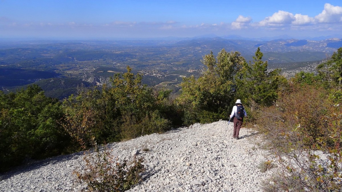 Descente du sommet de la Plate et vallée de l'Ouvèze.