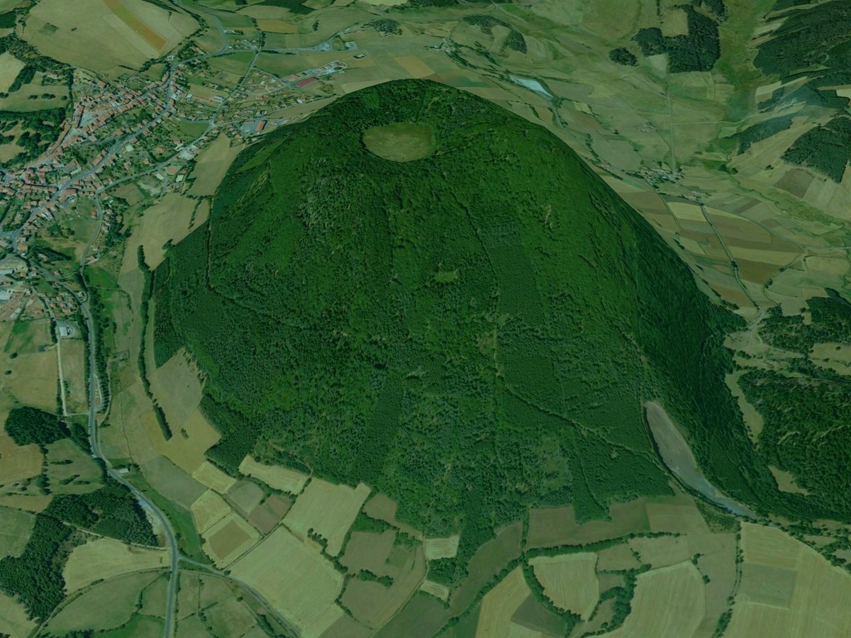 Vue Google Earth du Mont Bar avec son cratère.