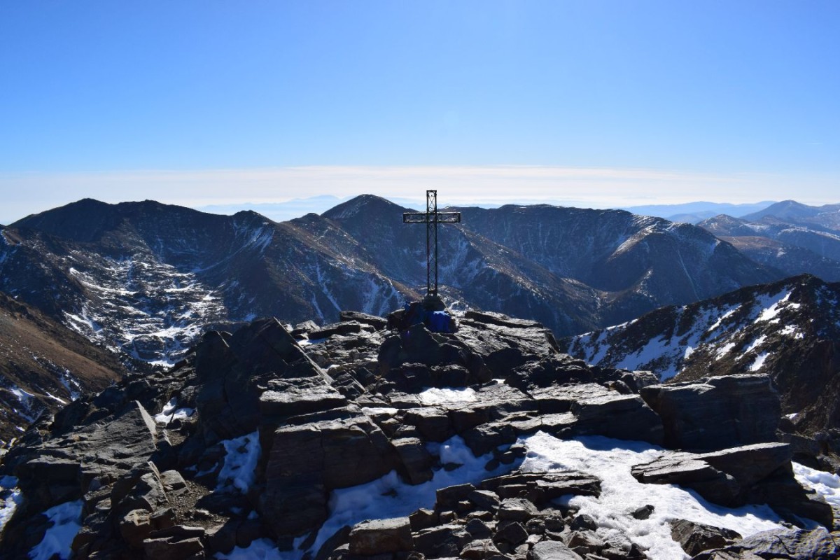 Seul au sommet du Canigou, en plein hiver, dans des conditions de rêve !