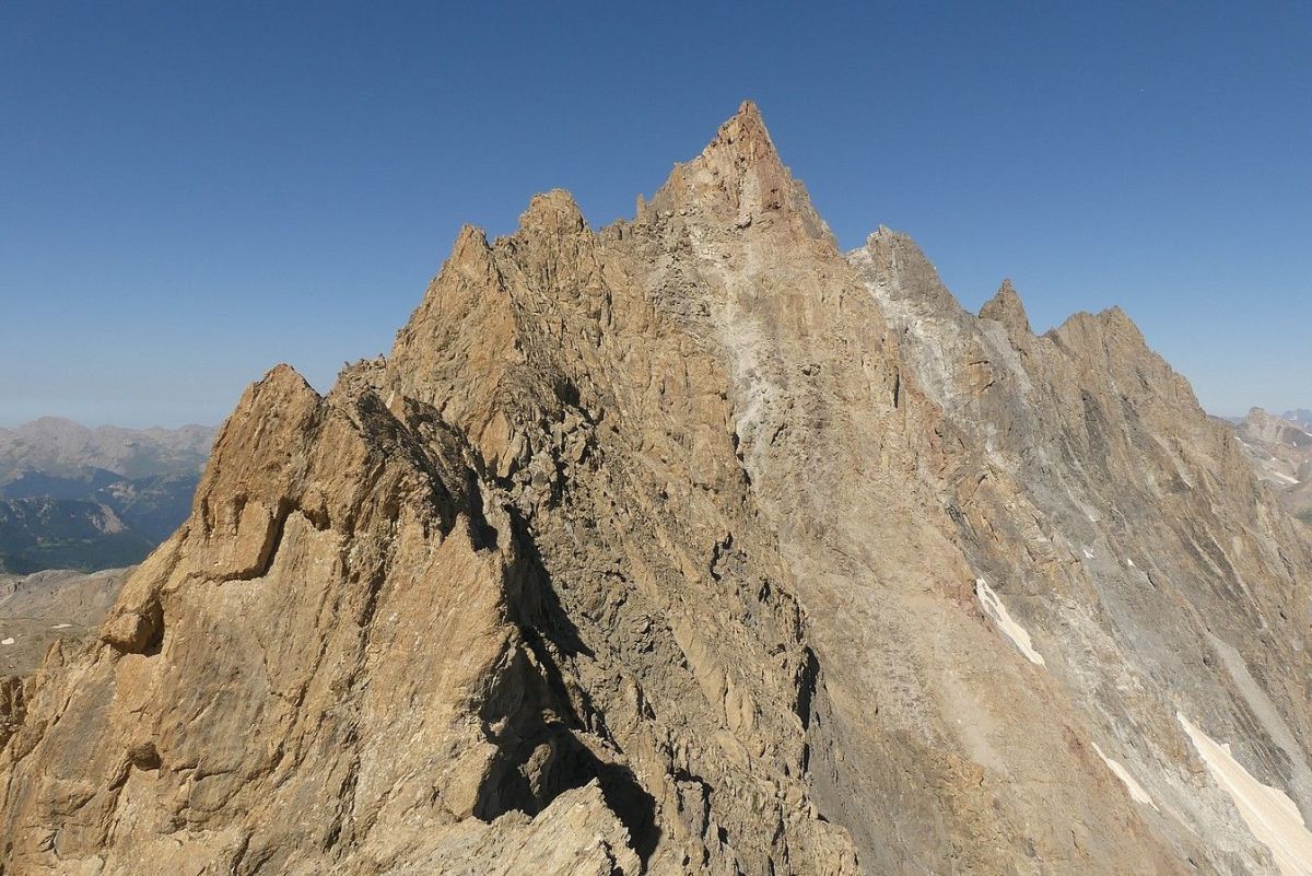 L'Aiguille de Chambeyron vue de la Pointe des Cirques.