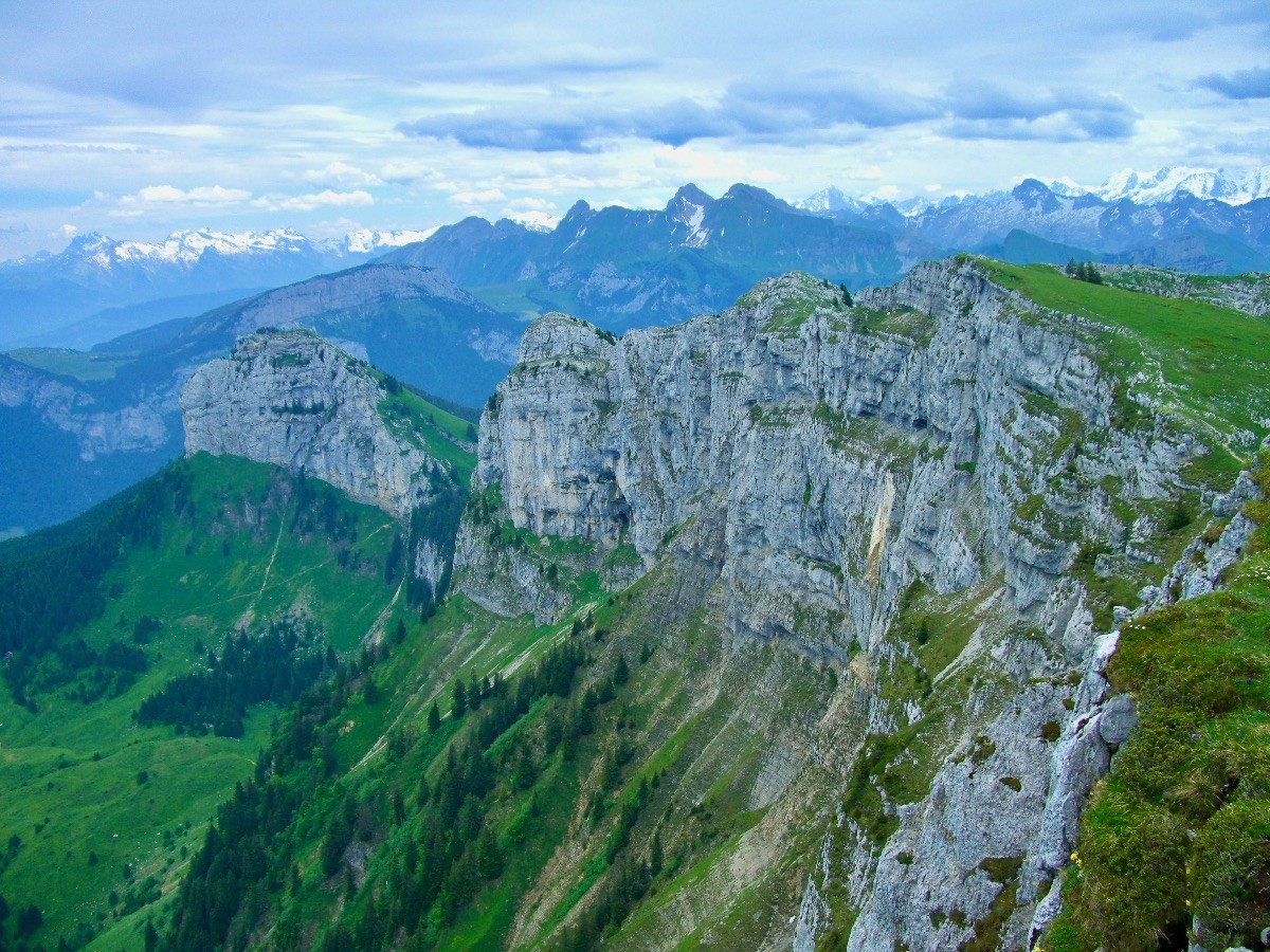 Roche Parnal, le Col du Câble et la Montagne de Sous Dîne, du sommet