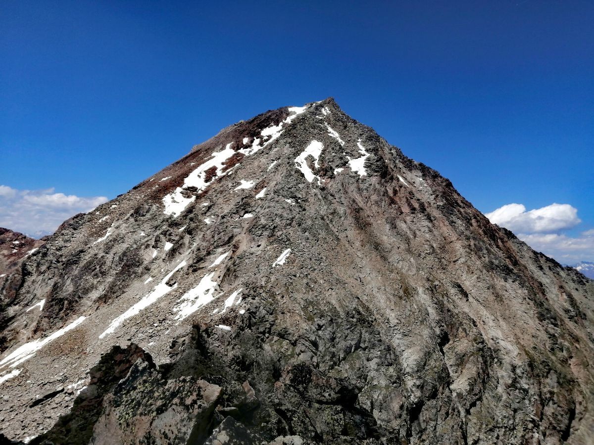 La parfaite pyramide du Mont Emilius (versants Sud)