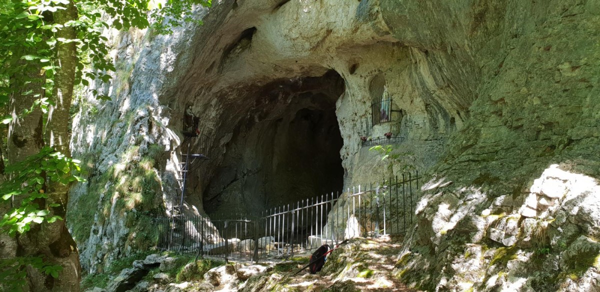 L'entrée de la Grotte