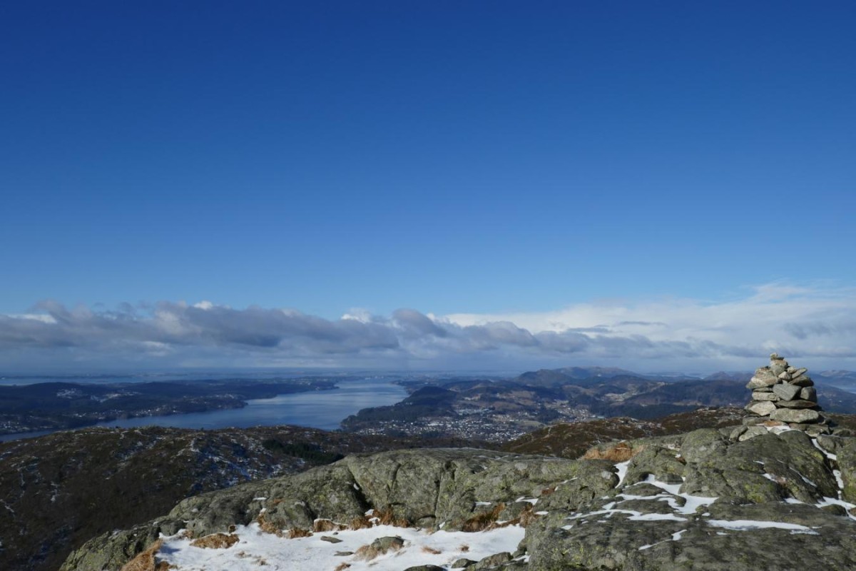 Caractéristique de cette randonnée, la vue sur Herdlefjorden, tout simplement splendide !
