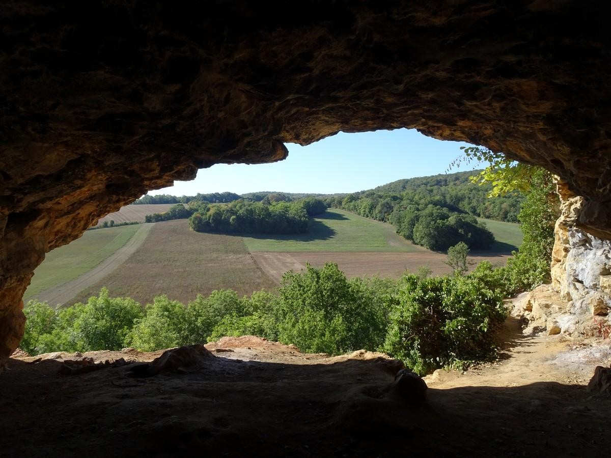 Vallée de la Cure vue d'une des grottes de St-Moré
