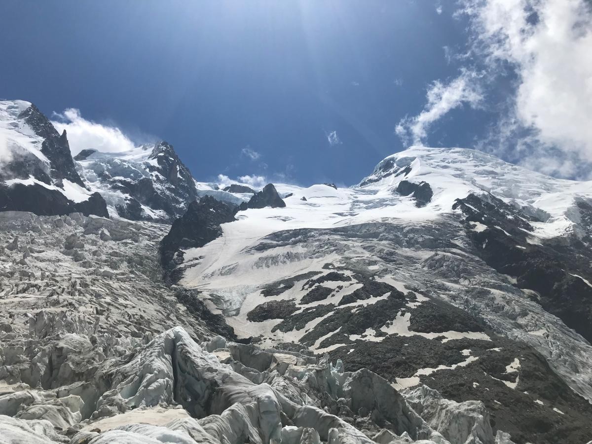 Glaciers, crevasses, séracs... pour mettre en valeur les sommets encadrant le Mont Blanc