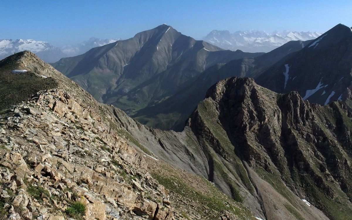 A proximité de la Pointe de Fleurendon, avec sur la droite, une partie de la crête qui mène au col de la Coupa 