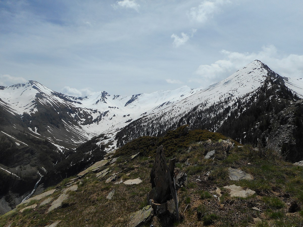 Sommet Crête des Charances 2196m avec vue sur la Montagne Pellat et les Parpaillon 