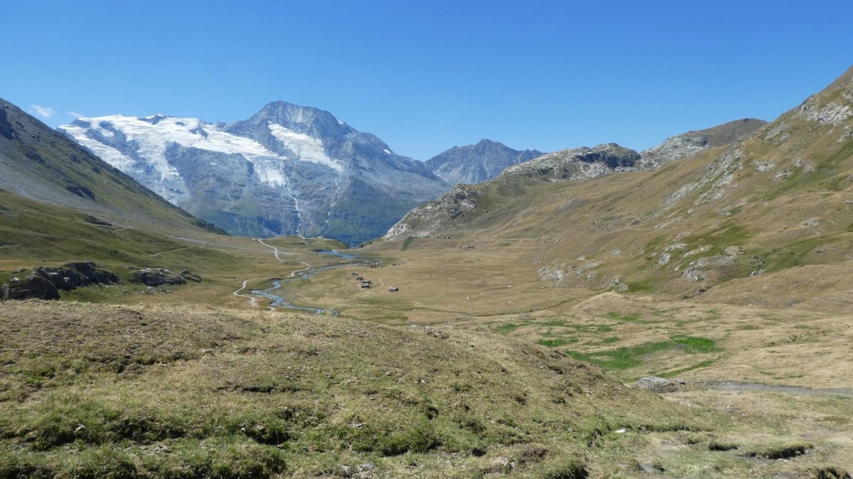 Vallon du Clou, Le Mont Pourri et ses glaciers, omniprésent