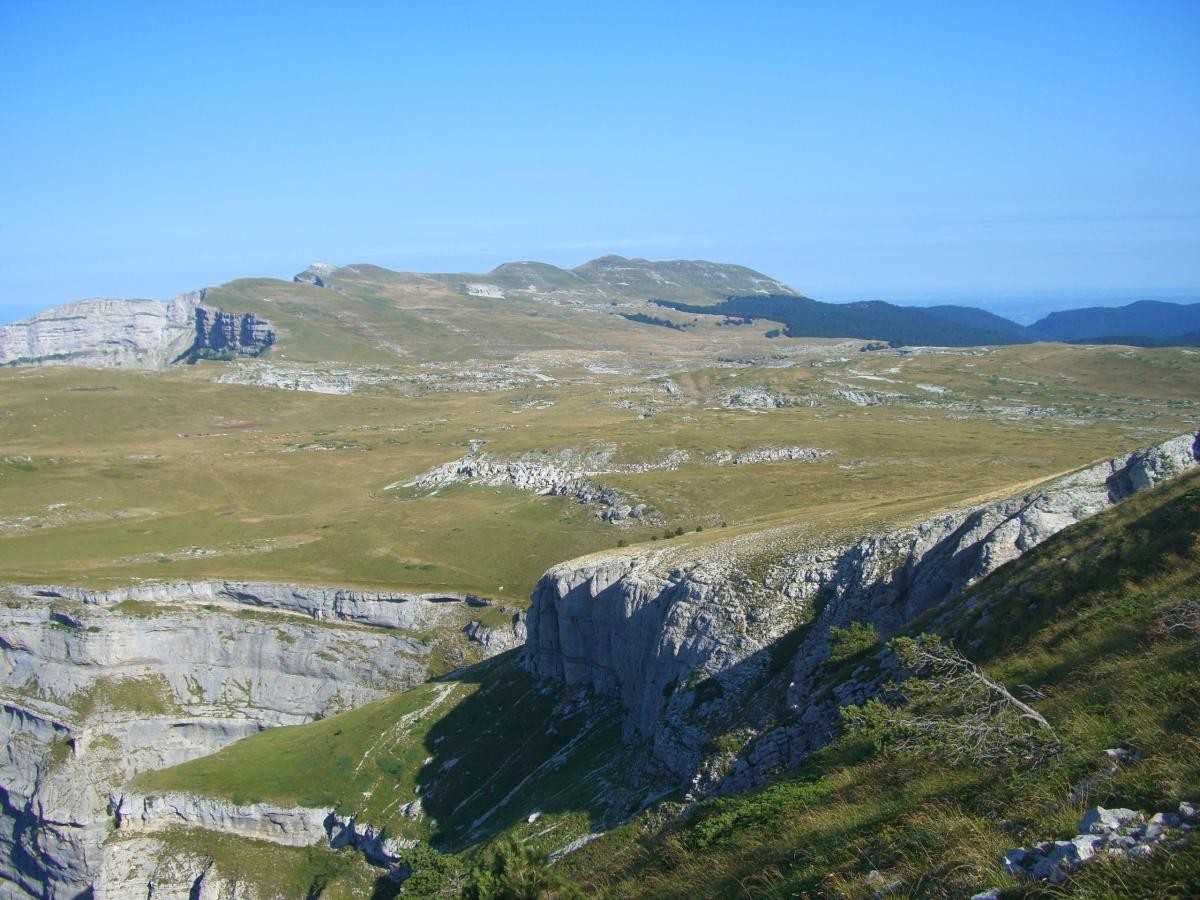 Vue générale du Plateau de Font d'Urle, depuis le Puy de la Gagère
