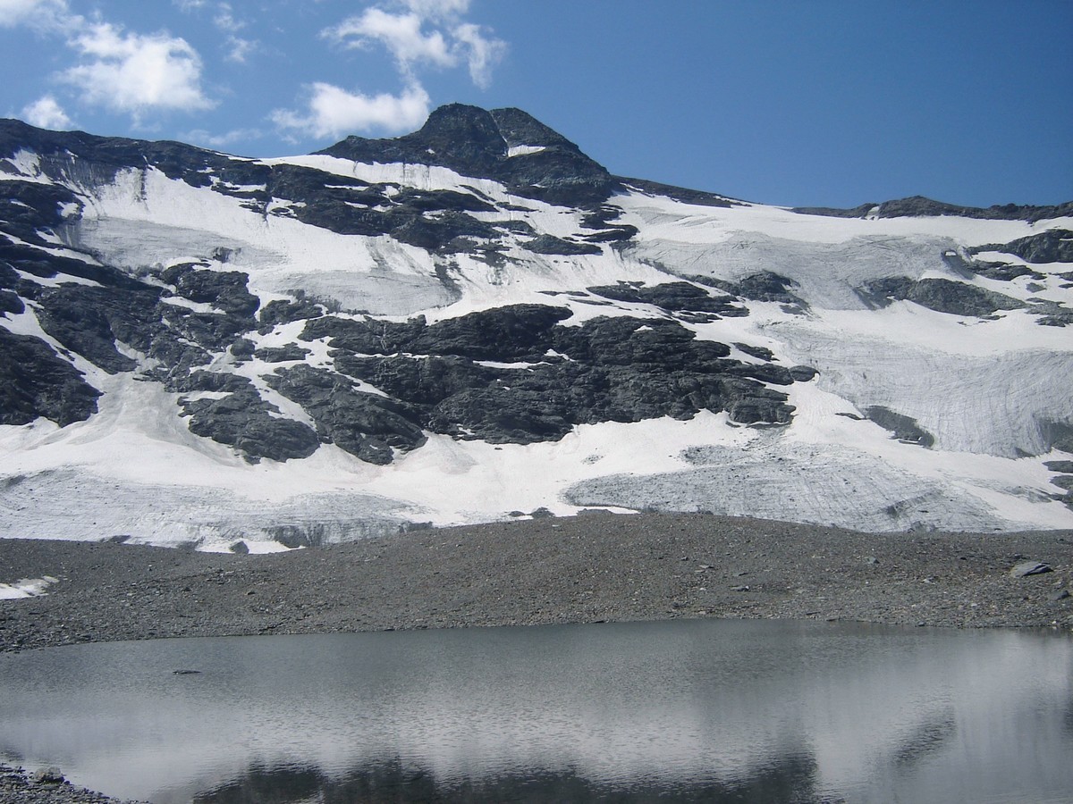 Le versant Nord de la Pointe de Méan Martin, dont le glacier se réduit  un peu plus chaque année !