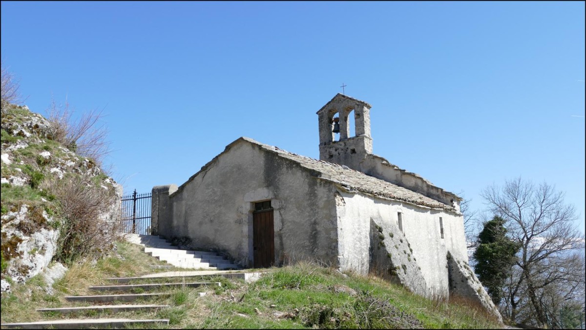 La chapelle romane du XIII ème siècle du site de la Tour sans Venin