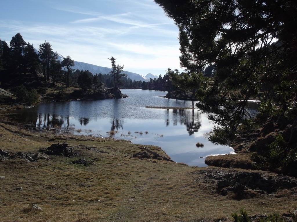 Le lac Achard vu de sa berge Nord