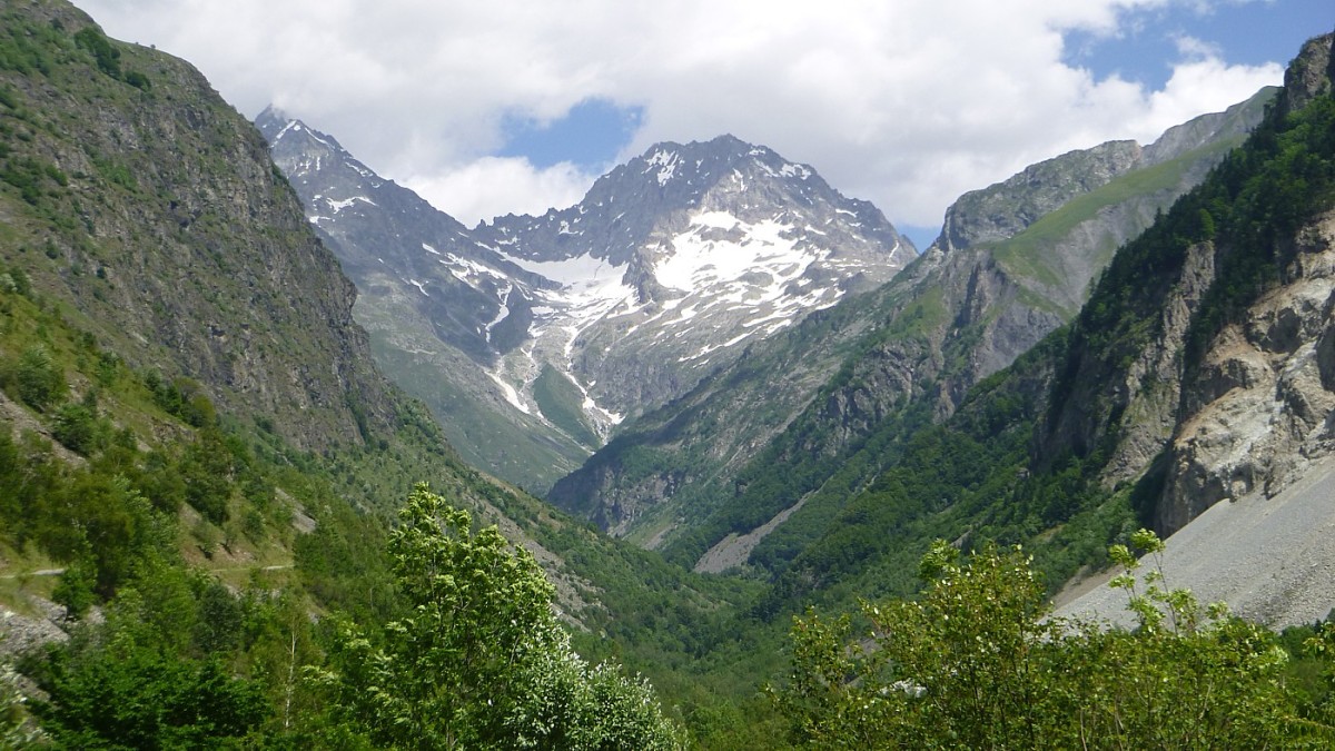 Le Pic Jocelme vu de la route traversant la Vallée du Valgaudemar