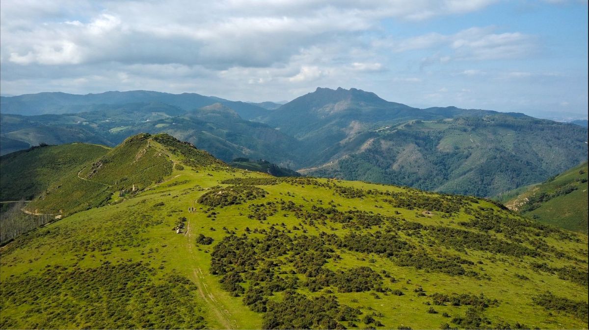 Panorama sur le Zigorriaga et le Massif des Trois Couronnes.