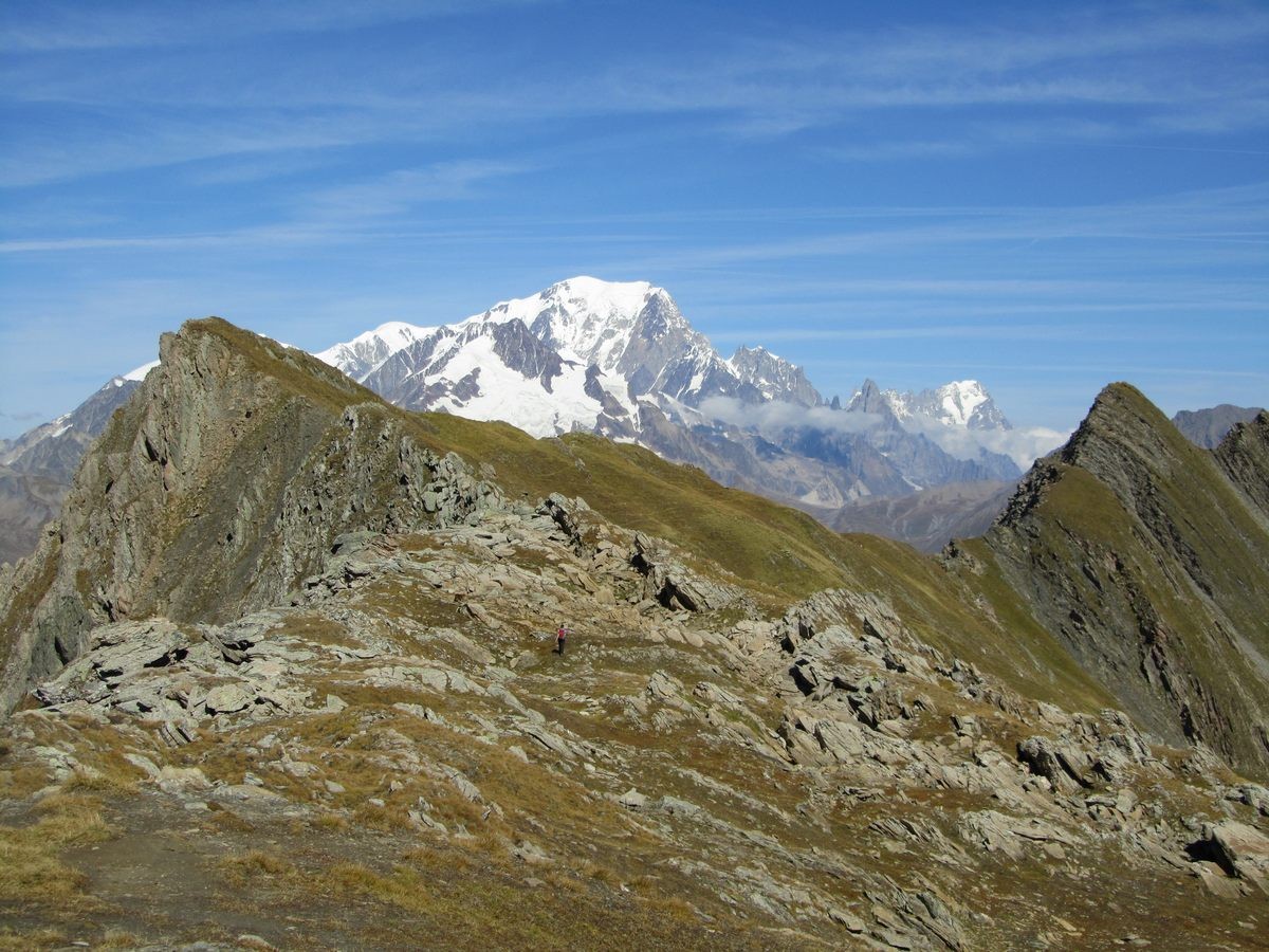 L'antécime de la Pointe Motte devant le massif du Mont Blanc.