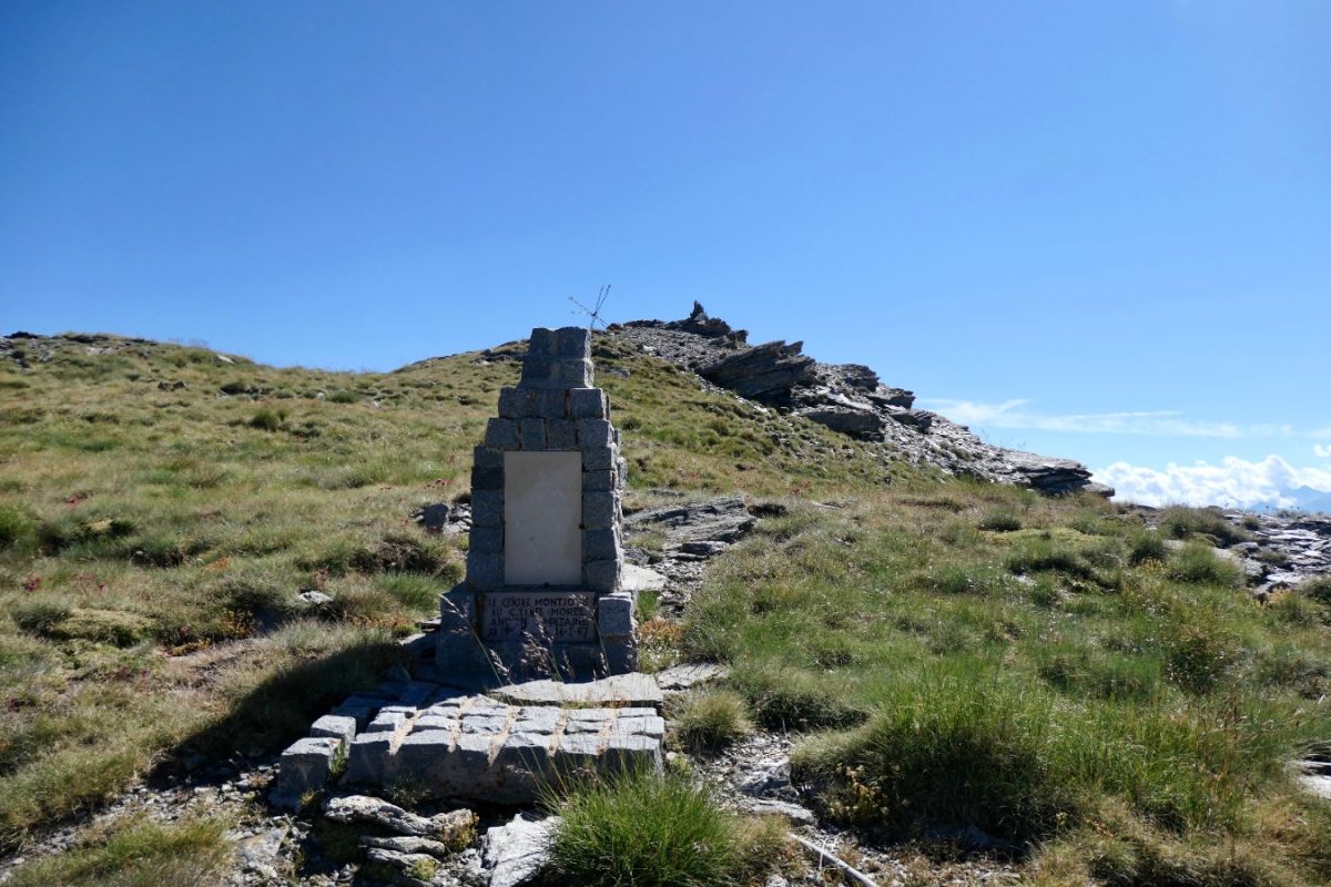 Sommet du Pic de Fond Queyras et sa stèle dédiée au colonel Morel