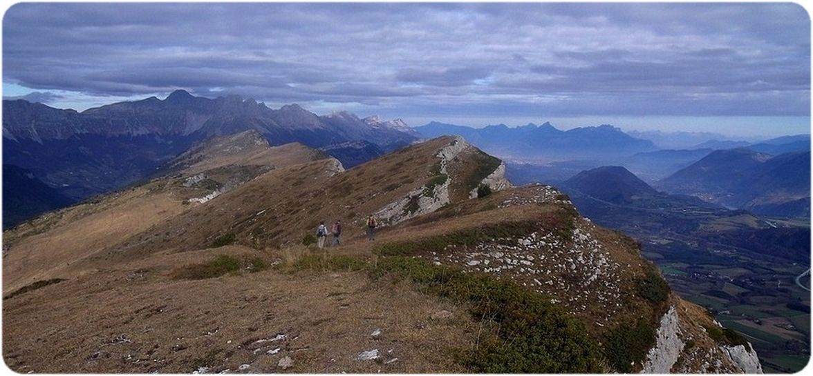 Rocher du Baconnet de sa crête sud.