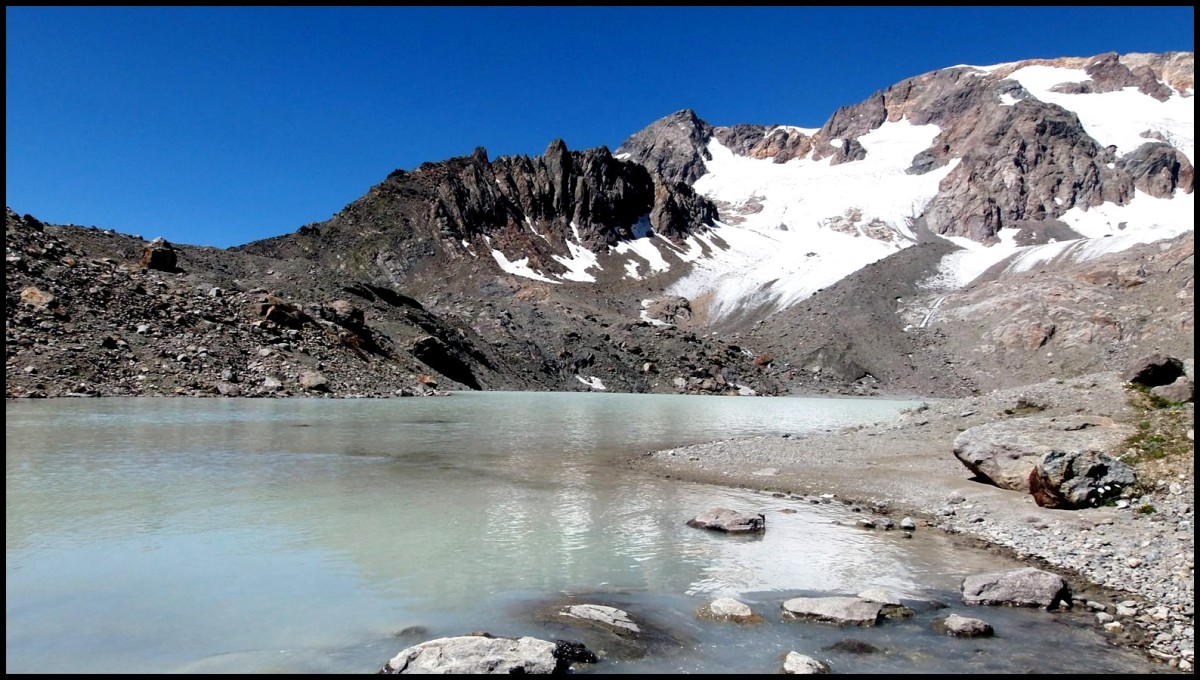 Lac des Quirlies et son glacier.
