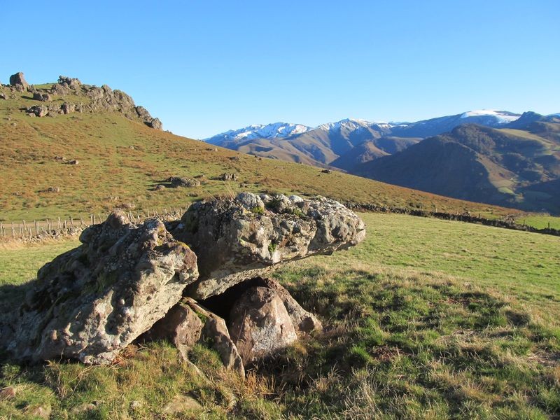 Le dolmen de Buluntza dans le massif d'Handiaga-Gatarre