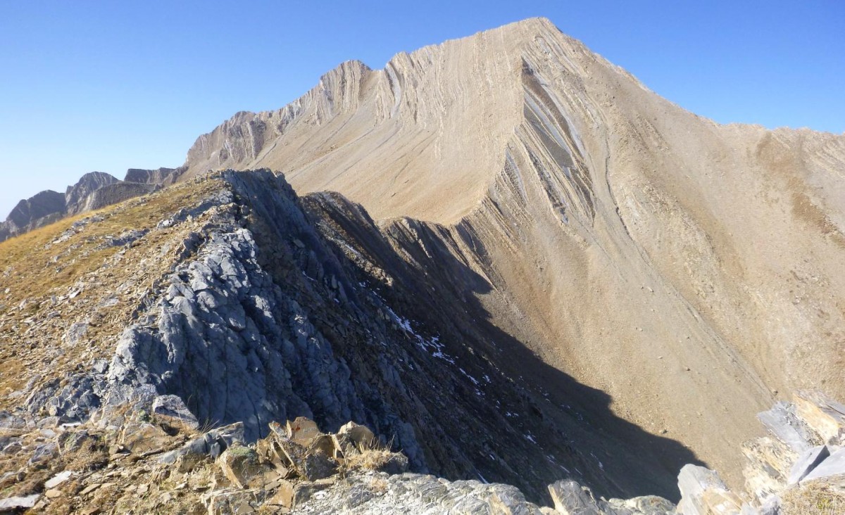 Sur la crête de Vallon Pion avec vue sur la montée finale vers le sommet 2909 de la pointe de Serre