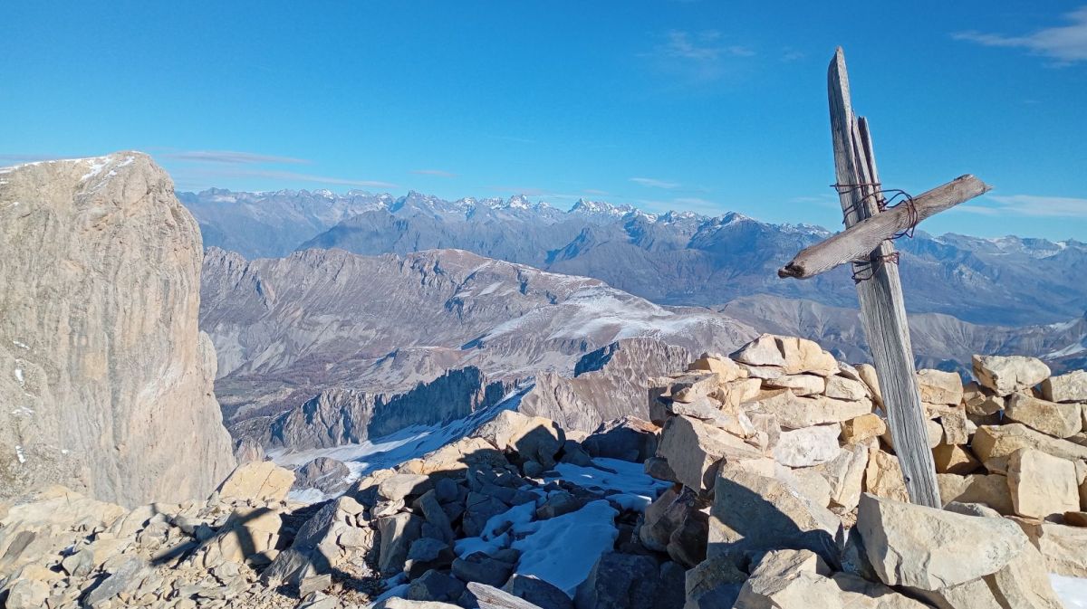 Au sommet de la Dent d'Aurouze (2679m)