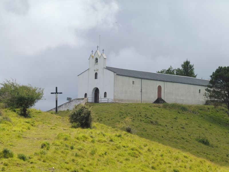 La chapelle Saint-Antoine, objectif d'une randonnée familiale.