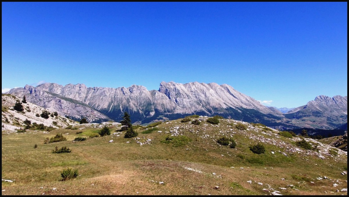 Montagne de Faraut, sa brèche et le Col du Noyer.