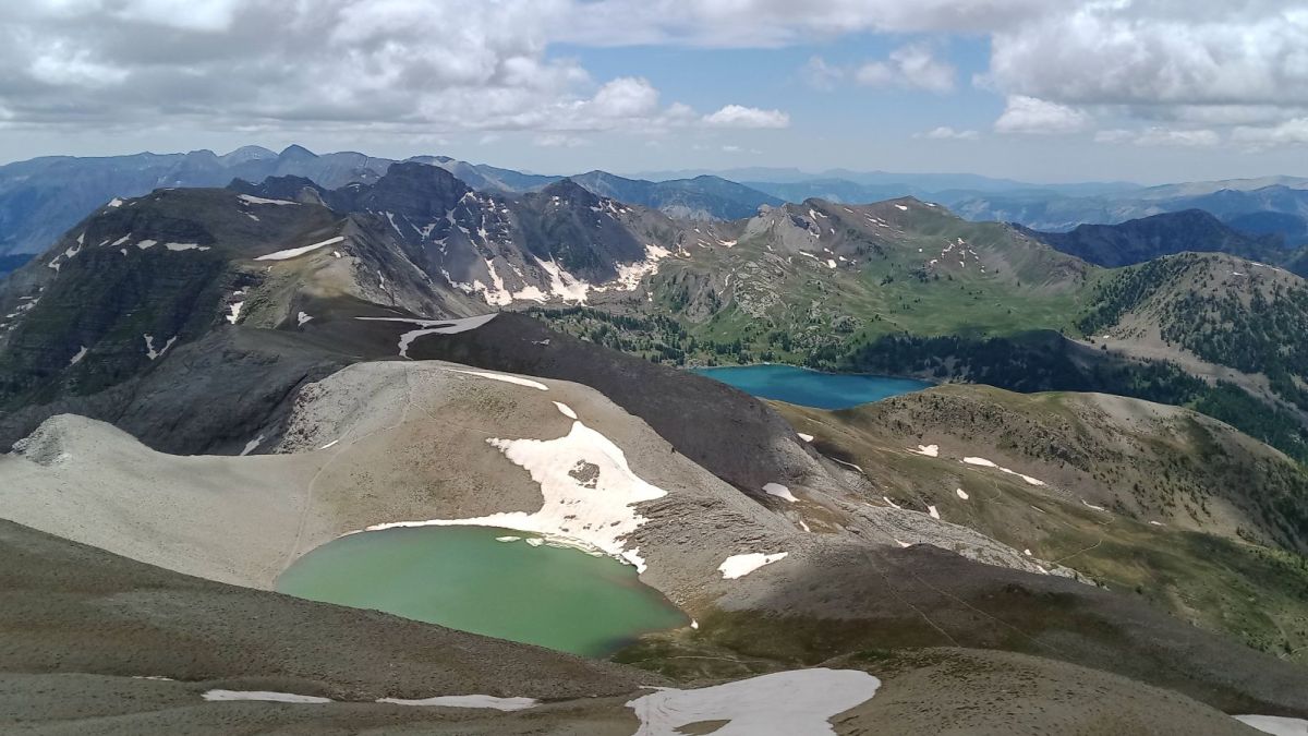 Les lacs des Garrets et d'Allos vus du sommet des Garrets