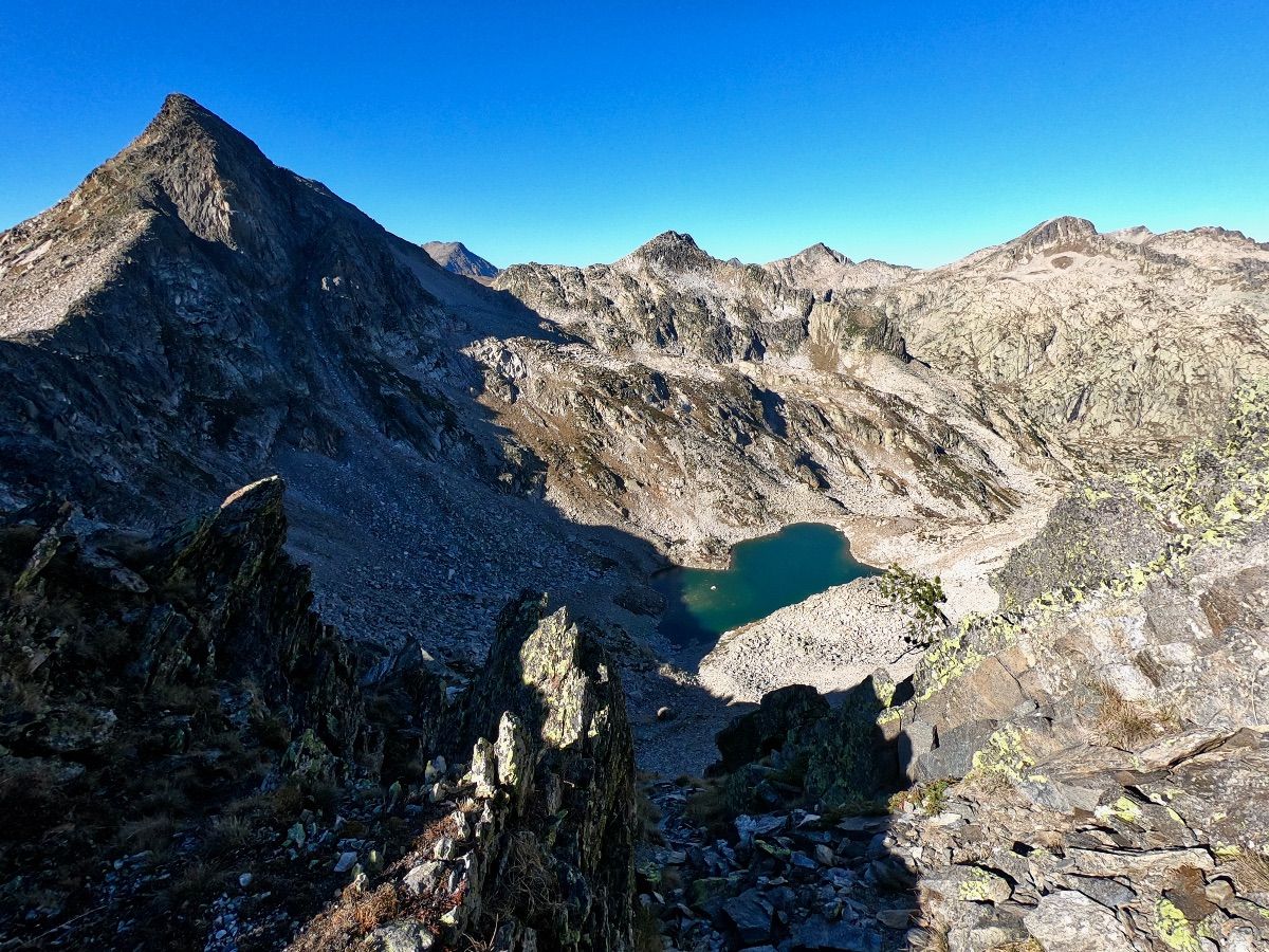 Vue du premier des Tres Piques Roges à 2632m