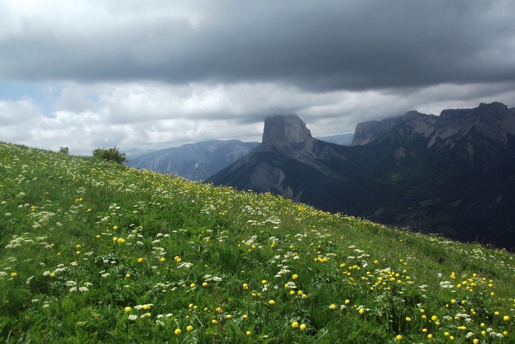 Mont-Aiguille chapeauté