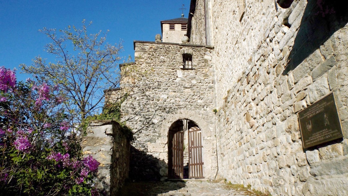 Porte d'accès à la basilique de Valère.