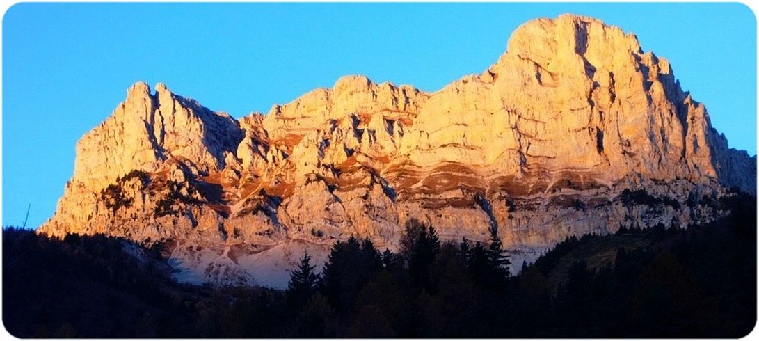 Le Sommet de Pierre Blanche et son épaule sud, point IGN 2087m.