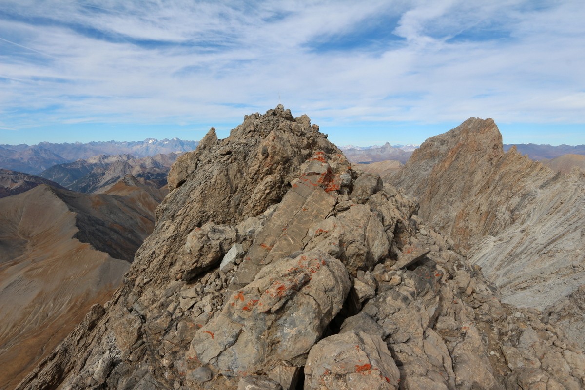 Le sommet du Pic Sud du Péouvou avec le Pic Nord.