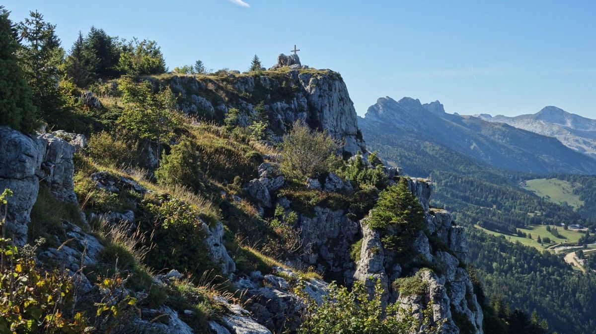 La Croix des Ramées se laisse deviner