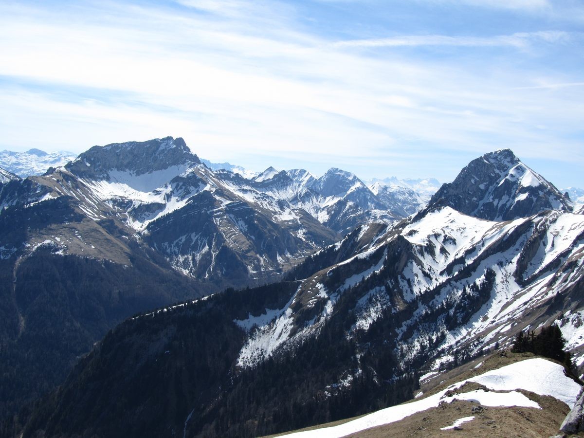 Du sommet, panorama sur le Trélod et l'Acalod.